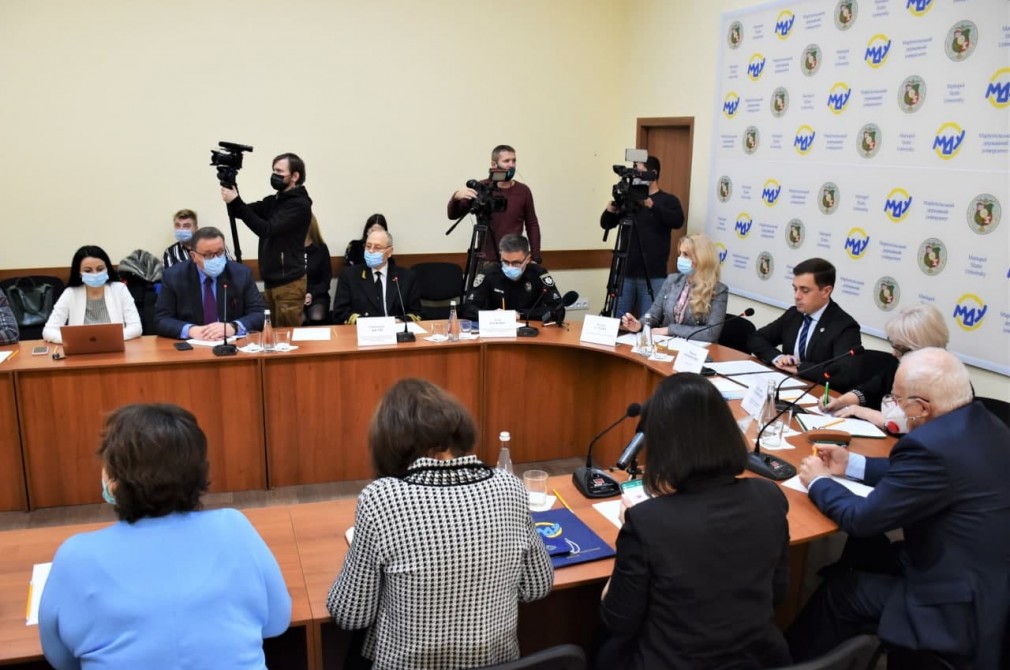 У Маріуполі освітяни та представники влади обговорили створення Президентського університету