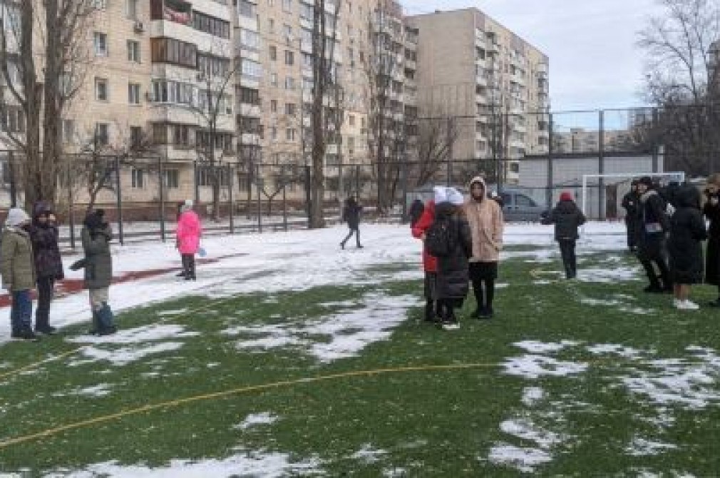 У Києві другий день поспіль "мінують" пів сотні шкіл