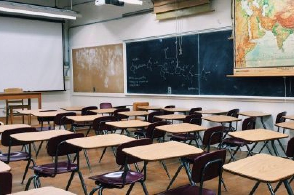 В Одесі вчителька не стрималася та лінійкою побила учня