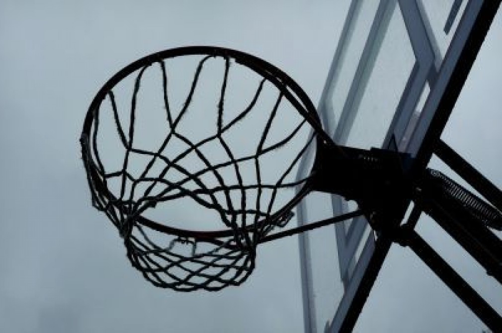 В Одесі знайшли повішеного на баскетбольному кільці чоловіка