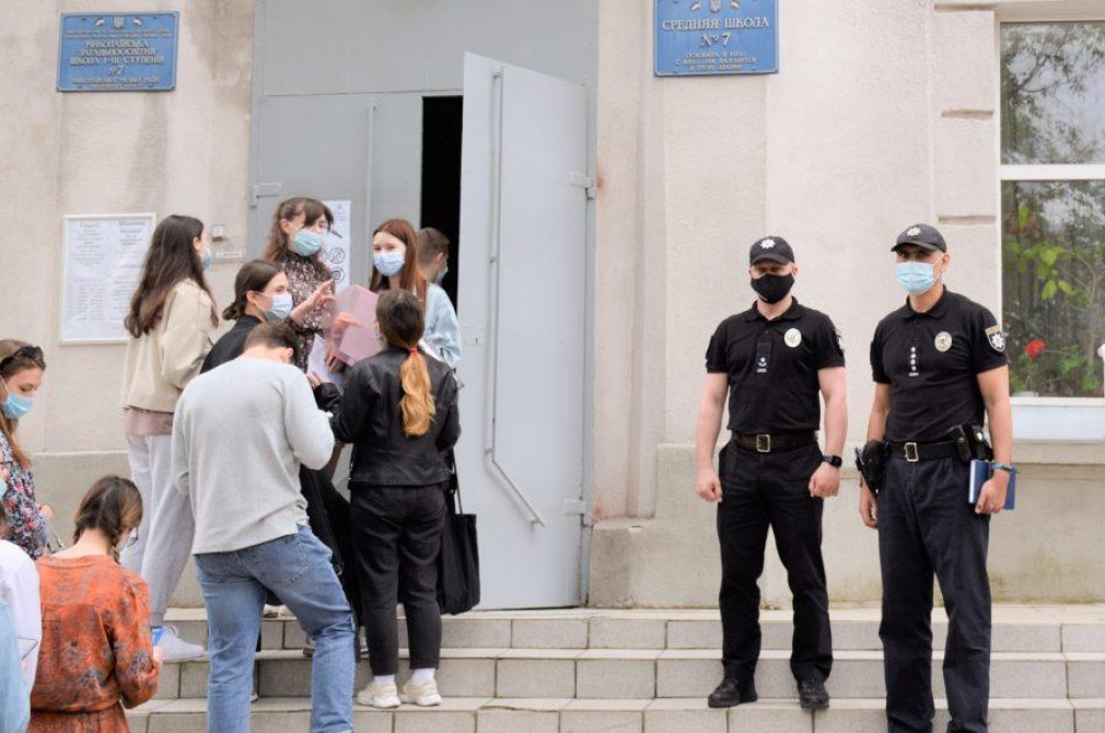 В усіх школах Чернівців працюватиме поліція охорони та тривожні кнопки